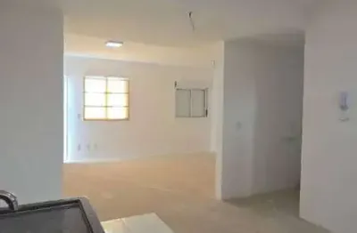 Sobrado á venda, condomínio villa das paineiras, com 3 suítes, jardim modelo - suzano