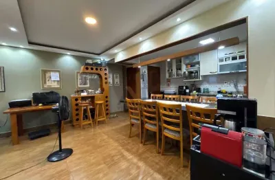 Lindo apartamento totalmente reformado para locação em Vista Alegre