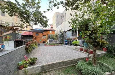 Oportunidade de casa linear com amplo terreno na Vila da Penha