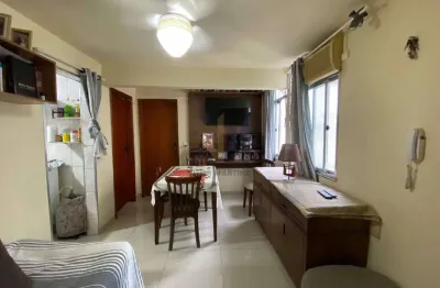 Apartamento reformado com 2 quartos e vaga – Acabamento em porcelanato!