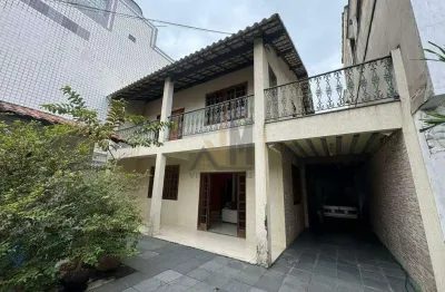 Casa Ampla em Condomínio Fechado com 3 Quartos e Suíte Externa em Vila Kosmos