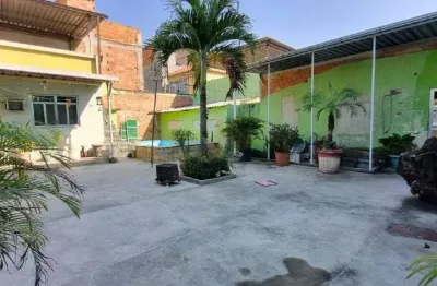 Amplo terreno de 912m² (57m x 16m) com 3 casas, área gourmet, piscina, quarto de ferramentas, canil e garagem para 7 carros