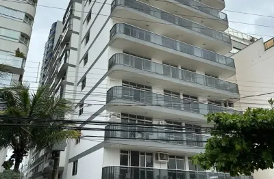 Excelente apartamento com  1 suíte + 2 dorms.  na quadra do mar com 177 m² privativos