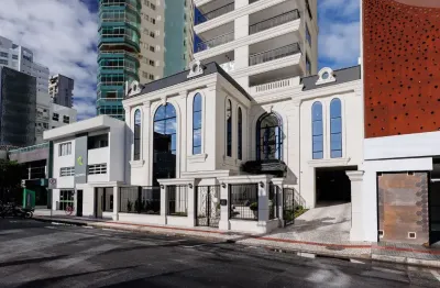 Apartamento amplo e moderno com vista definitiva para a beira rio