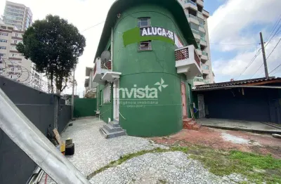 Casa de esquina em avenida movimentada próximo ao gonzaga