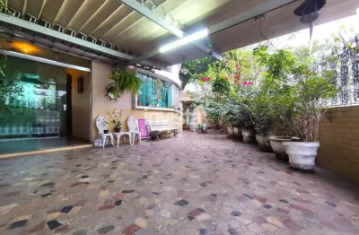 Ampla casa de 3 dormitórios sendo 1 suíte no boqueirão!