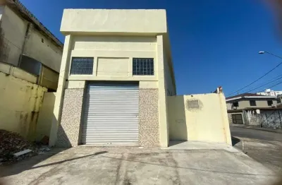 Ponto comercial de esquina em rua movimentada de santos