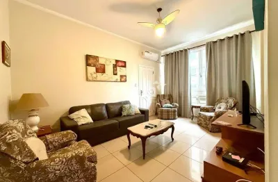 Boqueirão – 116 m², 3 dormitórios, reformado e a uma quadra da praia!