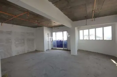 Sala comercial em prédio novo no bairro da ponta da praia em santos!