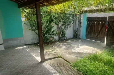 Casa totalmente independente com 2 quartos,  quintal grande,e piscina