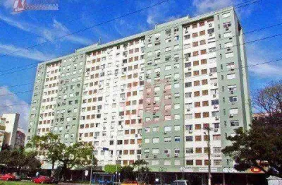 Na avenida ipiranga, 1 dormitório, reformado, elevador e infra-estrutura.