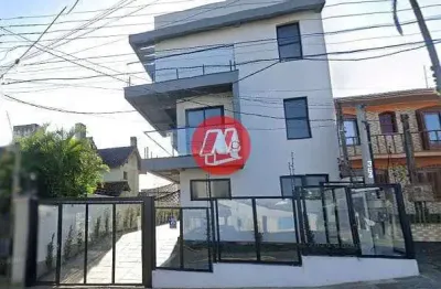 No bairro tristeza, casa em condomínio com 2 andares, 3 dormitórios, suíte e 2 vagas.