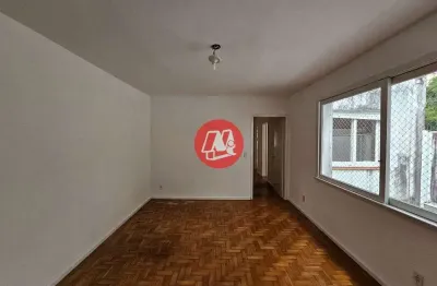 Apartamento 3 dormitórios (1 suíte). dependência com wc auxiliar e sacada.