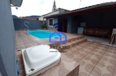 Casa à venda no bairro martin de sá em caraguatatuba, ótima localização a 10 minutos do centro da c