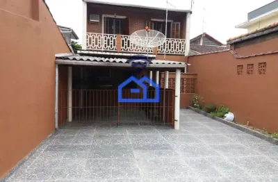 Ótimo sobrado à venda no bairro indaiá em caraguatatuba, sp: amplo quintal, churrasqueira e ótima l
