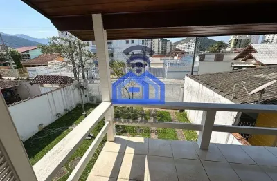 Sobrado na martim de sá com 3 suítes, sala em 2 ambientes, copa, cozinha, banheiro, área de serviço