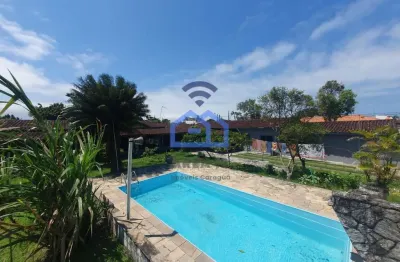 Terreno à venda com uma casa com quarto, sala, cozinha, banheiro e uma linda piscina, no bairro do
