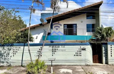 Lindo e amplo sobrado com 04 dormitórios à venda no bairro do indaiá a poucas quadras da praia em c