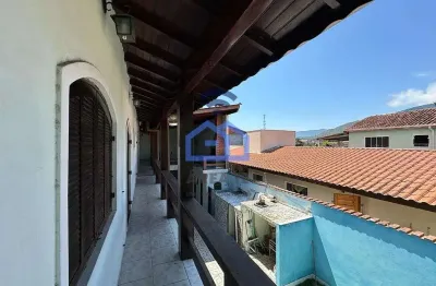 Sobrado à venda no canto do mar - 3 dormitórios com sacada, banheiro, piscina, garagem para 4 carro
