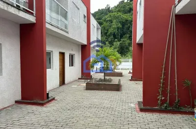 Casa com piscina, 02 suítes e e uma vaga de garagem para locação no bairro do massaguaçu em caragua
