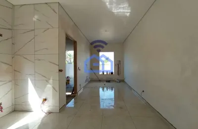 Casa à venda com 02 dormitórios, sendo 01 suíte, sala, cozinha, quintais e 02 vagas de garagem no b