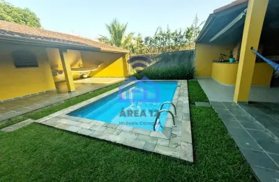 Sobrado amplo com piscina, jardim e churrasqueira à venda no bairro jardim aruan em caraguatatuba,