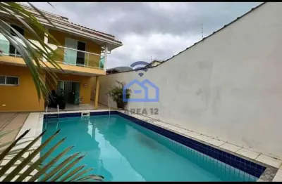 Excelente sobrado à venda com 4 dorm sendo 2 suites com varanda, piscina e área gourmet , martim de