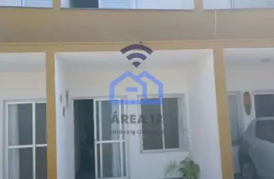 Excelente em casa em condomínio à venda, localizada a apenas 150m da praia no bairro jardim britâni