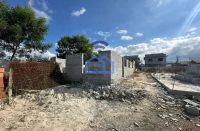 Lindo imóvel com piscina e 3 dormitórios, sendo uma suíte à venda no bairro do golfinho, caraguatat