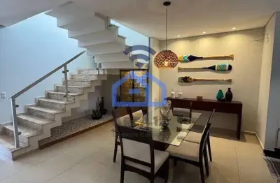 Sobrado de alto padrão à venda no bairro sumaré em caraguatatuba, sp - sofisticação e conforto em c