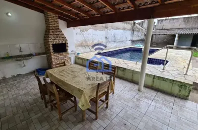 Casa com amplos dormitórios e piscina à venda no bairro do porto novo em caraguatatuba, sp - seu re