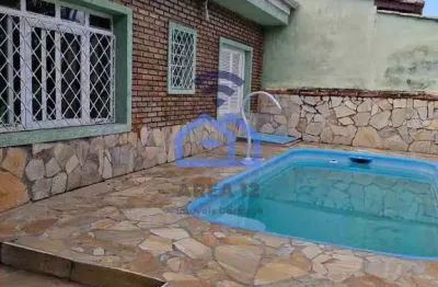 Oportunidade casa com piscina à venda no bairro da praia das palmeiras em caraguatatuba, sp