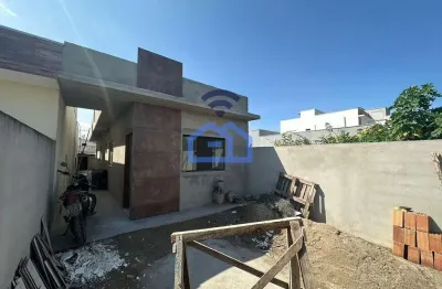 Casa à venda em fase final de construção, com 2 dormitórios sendo uma suíte no bairro dos golfinhos