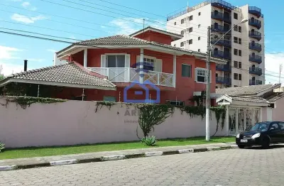 Sobrado à venda no bairro martim de sá em caraguatatuba, sp com 3 dormitórios sendo 1 suíte, amplo