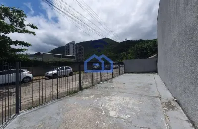 Casa em condomínio fechado com 2 quartos para alugar no Sumaré, Caraguatatuba 