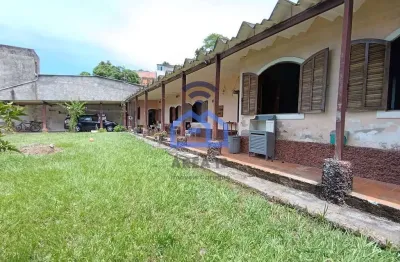 Casa à venda na região central de caraguatatuba, sp com 750m² de terreno, piscina e um maravilhoso