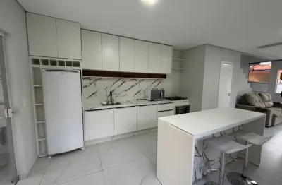 Lindo sobrado mobiliado, com 03 dormitórios, sendo 01 suíte, à venda nos ingleses!!!