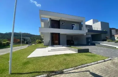 Linda casa alto padrão com arquitetura moderna, 04 dormitórios, sendo 02 suítes + 02 demi-suítes, à venda nos ingleses!