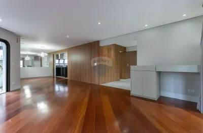 Apartamento com 3 suítes totalmente reformado na melhor rua do campo belo