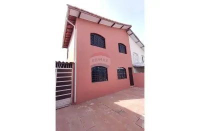 Casa com 3 quartos para alugar na Rua Laurindo de Azevedo Marques, 30, Campo Grande, São Paulo