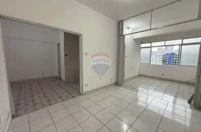 Apartamento de 40m² localizado próximo a praia, estação vlt e região central de são vicente - sp