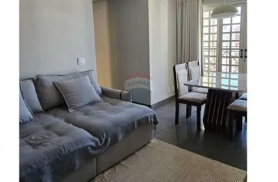 Apartamento de 3 dormitórios, 1 suíte, e garagem para 2 carros