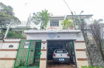 Casa espaçosa: 3 dormitórios, quintal, edícula e 2 vagas no campo belo