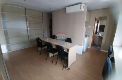 Sala comercial mobiliada na rua joaquim floriano para locação - 52m2 com vaga - pacote fechado