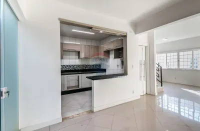 Sobrado com 3 dorms com ar condicionado 1 suite, churrasqueira e 2 vagas