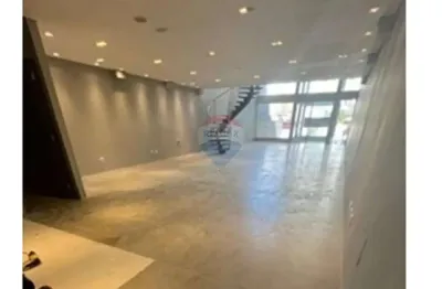 Imóvel comercial ou residencial com 750m² em localização privilegiada na água fria!