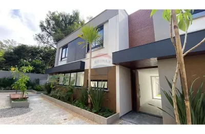 Casa nova em condomínio no coração do alto da boa vista com estrutura para elevador