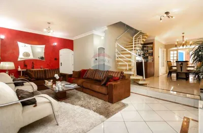 Casa com 4 quartos, 2 suites, 3 vagas e piscina e churrasqueira no Jardim Marajoara