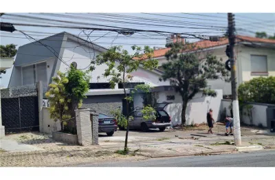 Casa comercial no pacaembu - espaço versátil com 12 vagas de garagem!