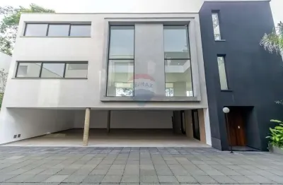 Casa nova em condomínio fechado no campo belo com 4 suítes, piscina e estrutura para elevador